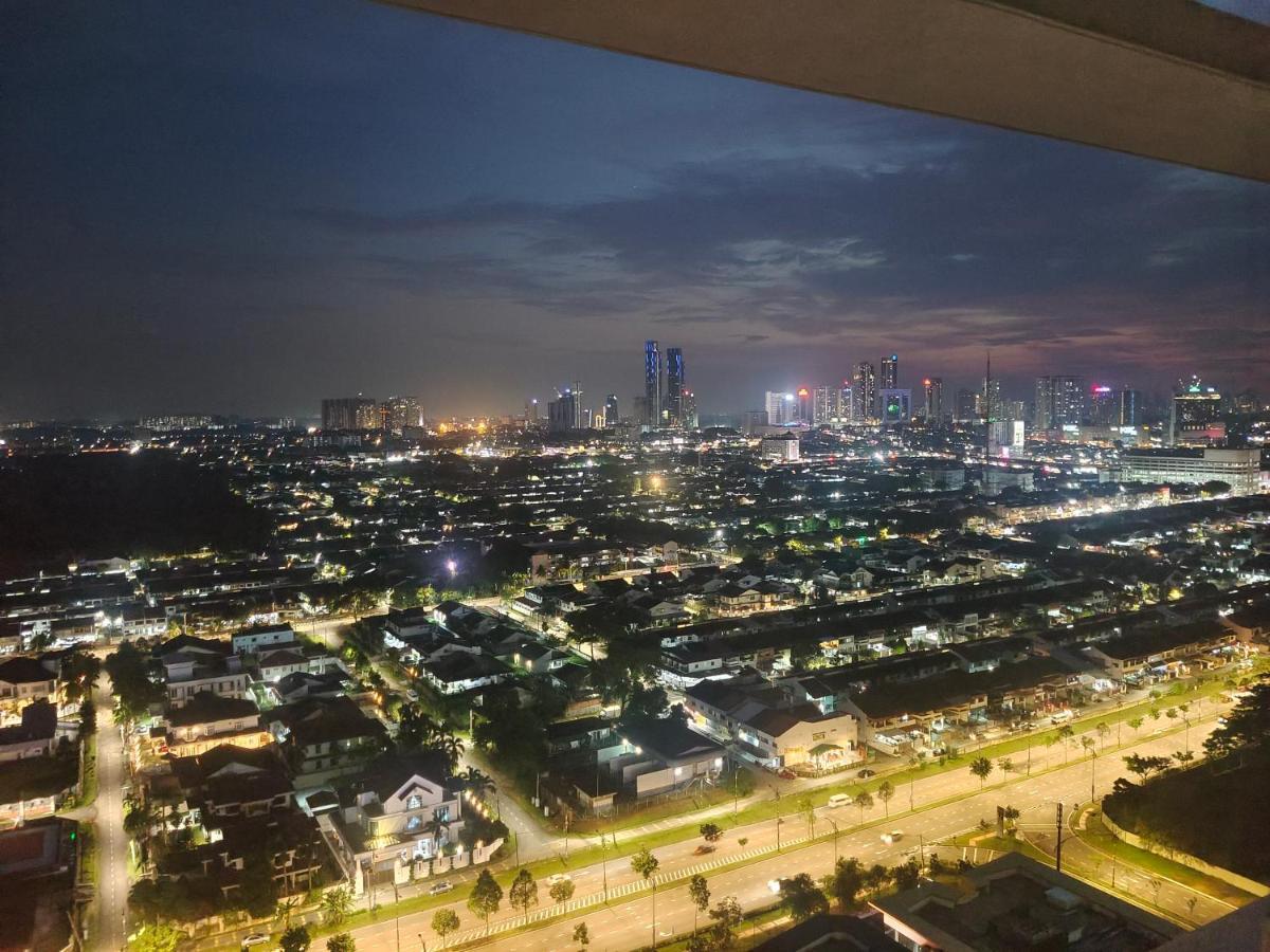 Mosaic 1br, Wifi, Walking Distance To Mid Valley Jb , 4-5pax Apartment