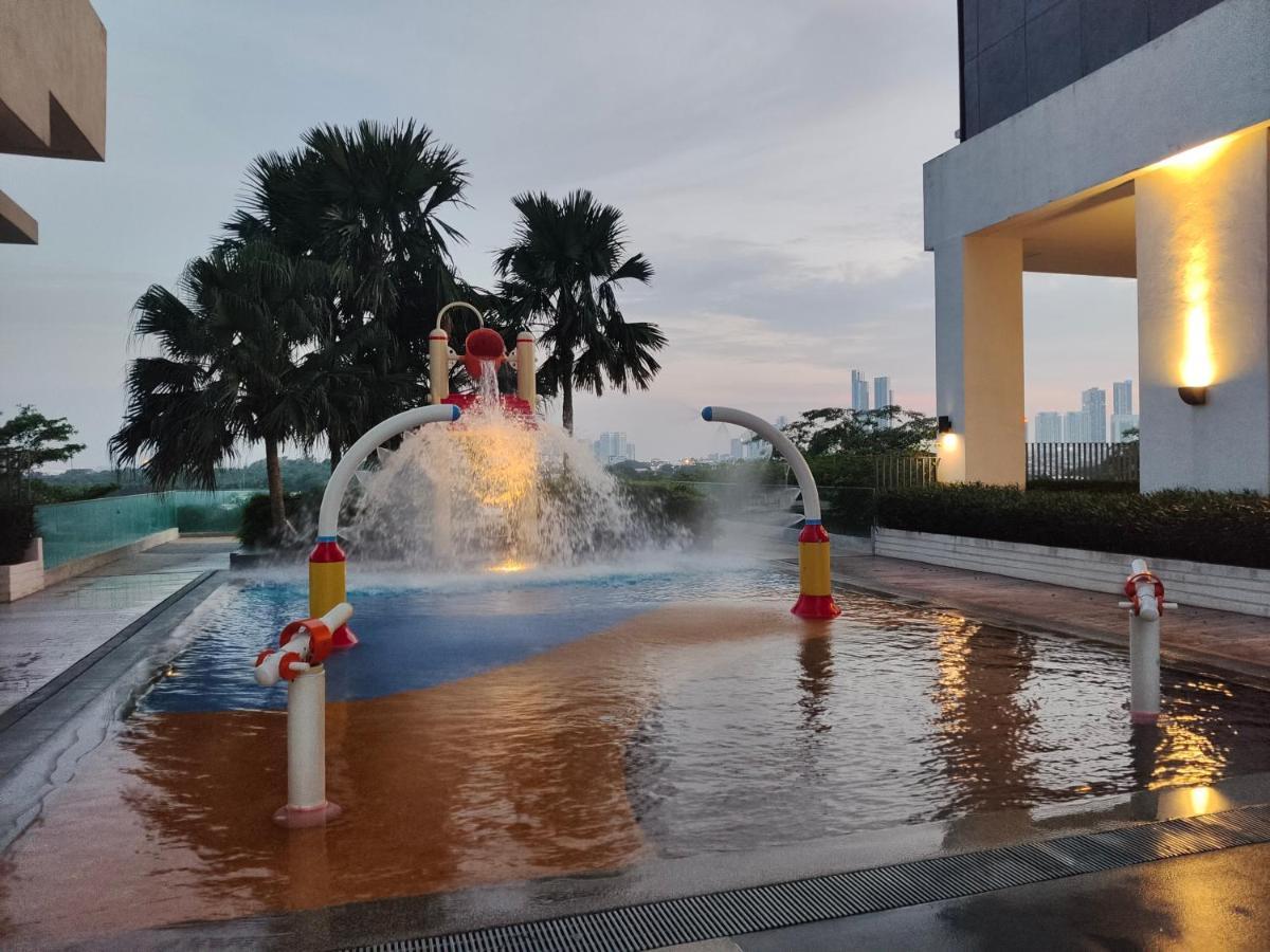 Mosaic 1br, Wifi, Walking Distance To Mid Valley Jb , 4-5pax Johor Bahru