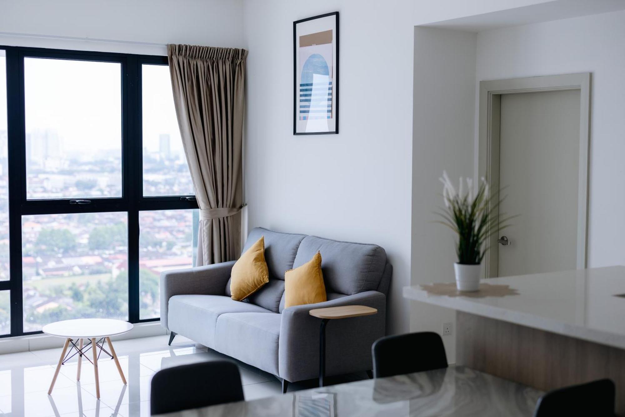 Apartment Mosaic 1br, Wifi, Walking Distance To Mid Valley Jb , 4-5pax Johor Bahru
