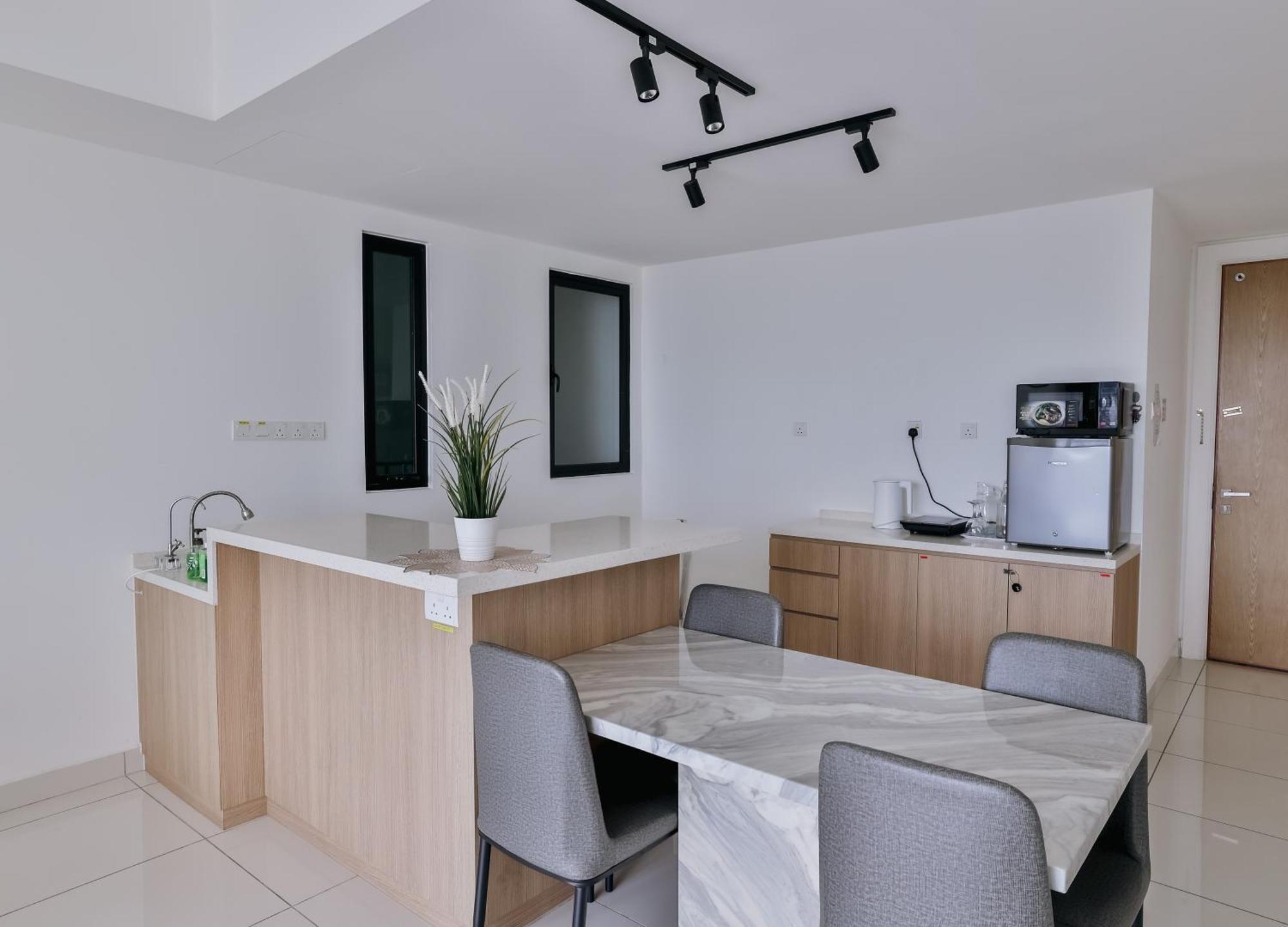 Mosaic 1br, Wifi, Walking Distance To Mid Valley Jb , 4-5pax Johor Bahru