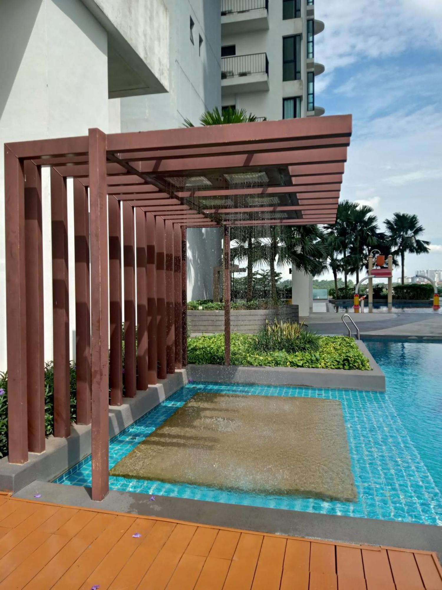 Apartment Mosaic 1br, Wifi, Walking Distance To Mid Valley Jb , 4-5pax