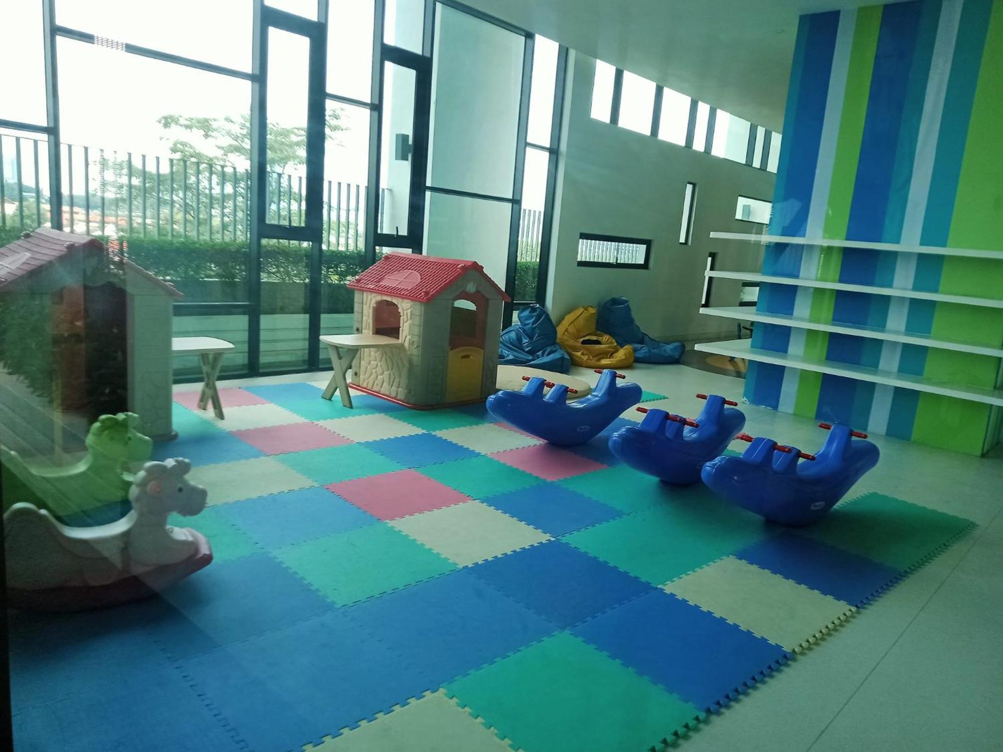 Mosaic 1br, Wifi, Walking Distance To Mid Valley Jb , 4-5pax *