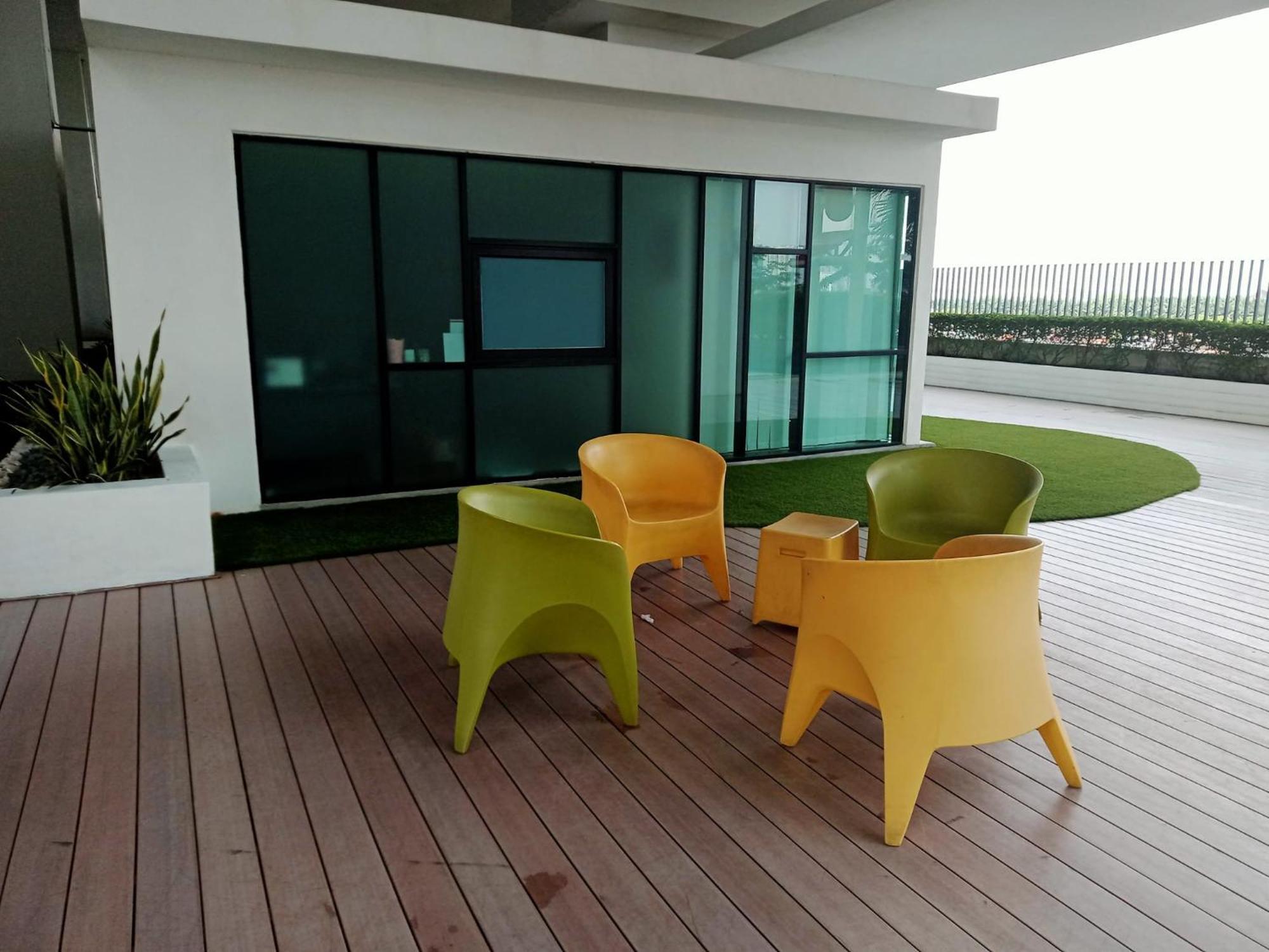 Mosaic 1br, Wifi, Walking Distance To Mid Valley Jb , 4-5pax Johor Bahru